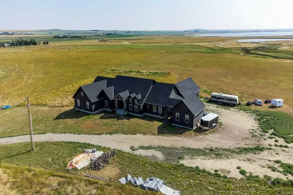 242017 Township Road 232 Rural Wheatland County AB T1P 1J6