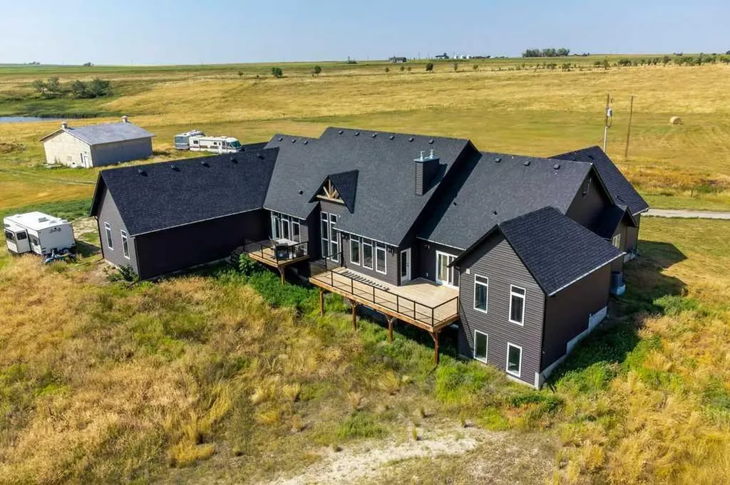 242017 Township Road 232 Rural Wheatland County AB T1P 1J6