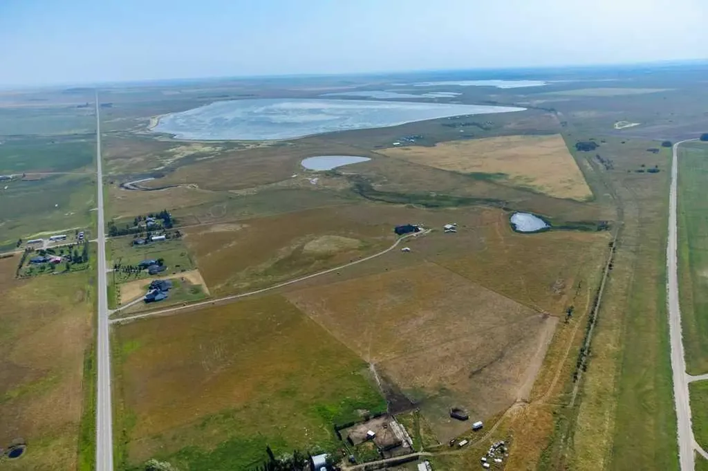242017 Township Road 232 Rural Wheatland County AB T1P 1J6