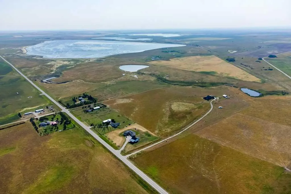 242017 Township Road 232 Rural Wheatland County AB T1P 1J6