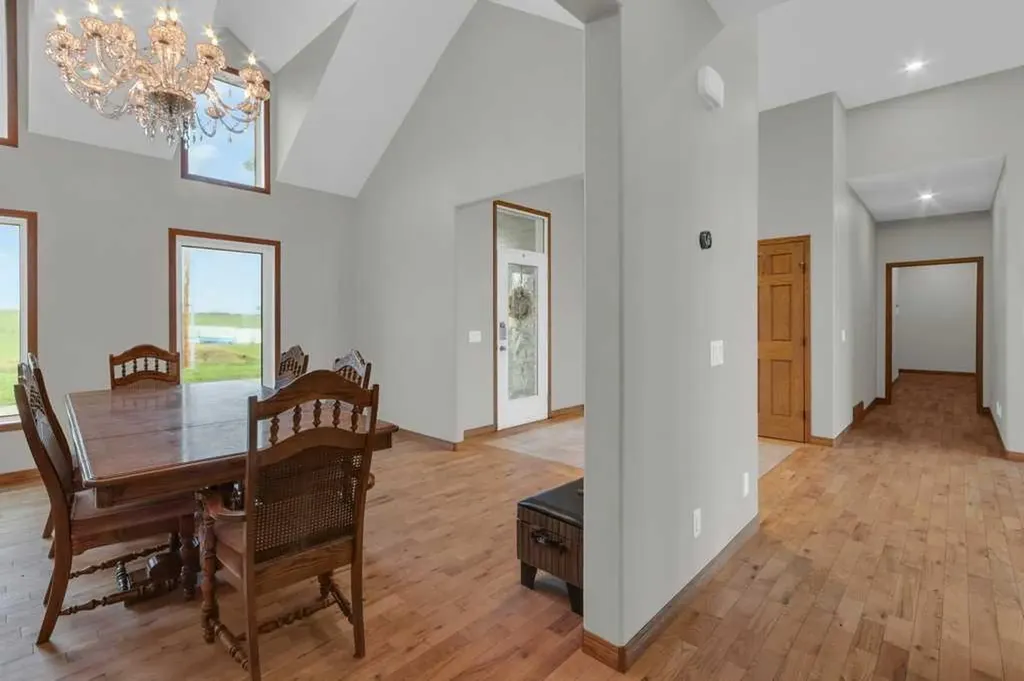 242017 Township Road 232 Rural Wheatland County AB T1P 1J6