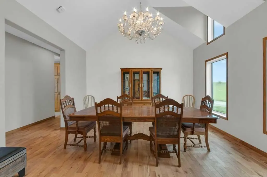 242017 Township Road 232 Rural Wheatland County AB T1P 1J6