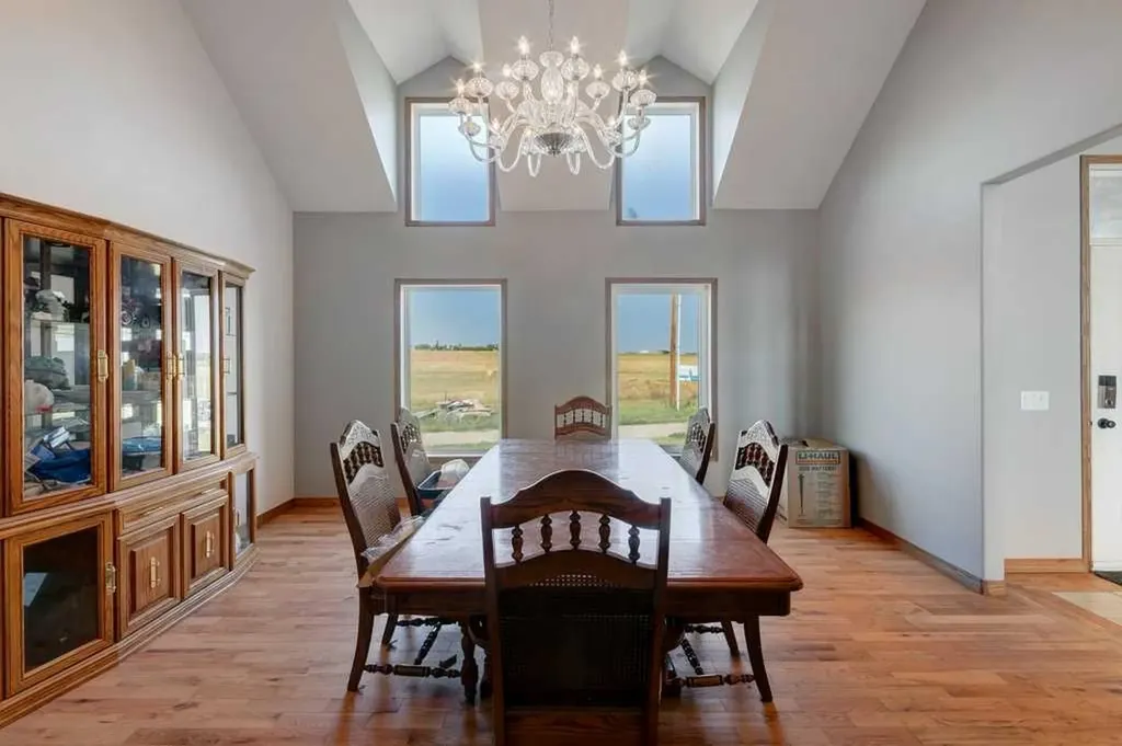 242017 Township Road 232 Rural Wheatland County AB T1P 1J6