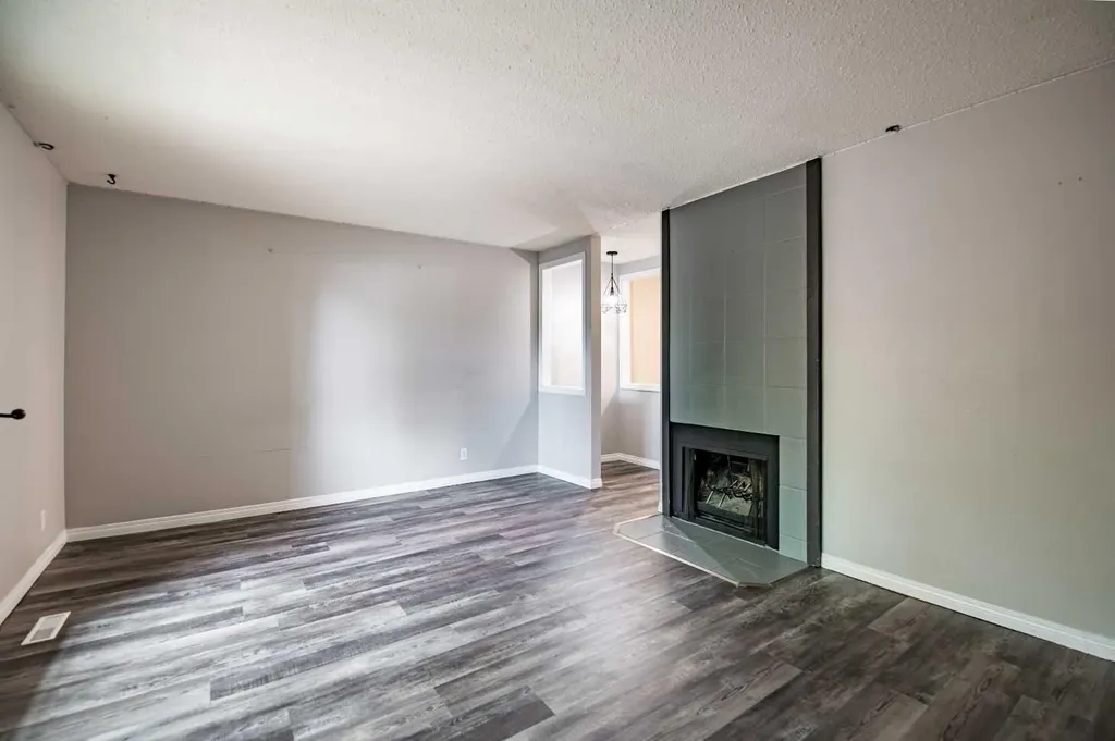 80 Piper Drive Red Deer AB T4P1H8