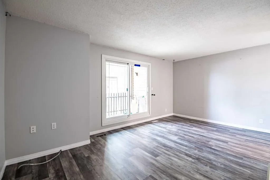 80 Piper Drive Red Deer AB T4P1H8