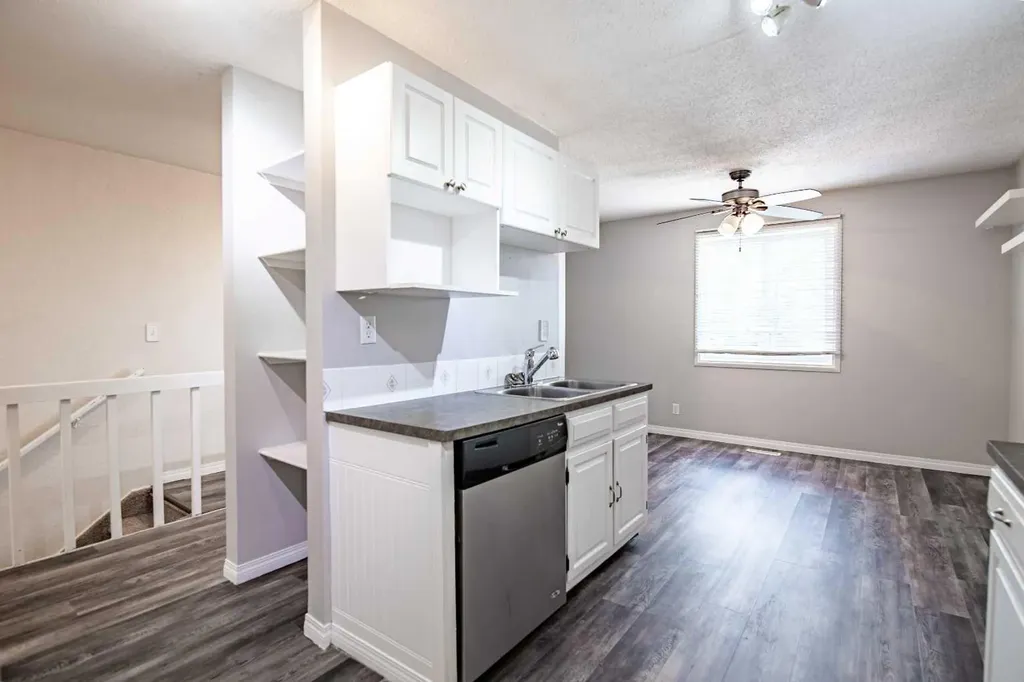 80 Piper Drive Red Deer AB T4P1H8