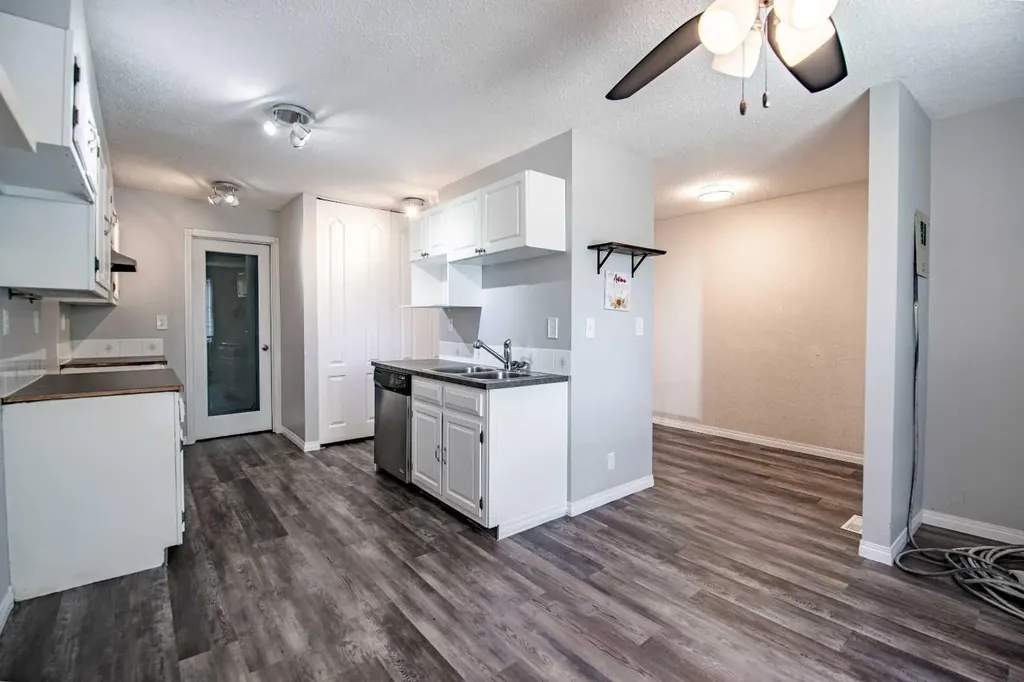80 Piper Drive Red Deer AB T4P1H8