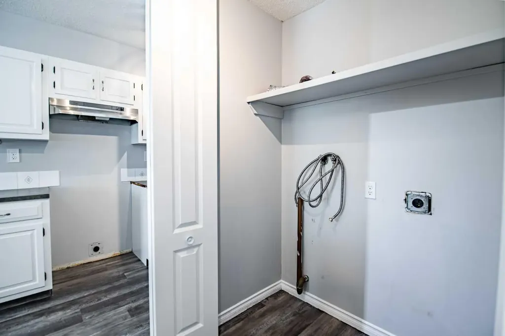 80 Piper Drive Red Deer AB T4P1H8