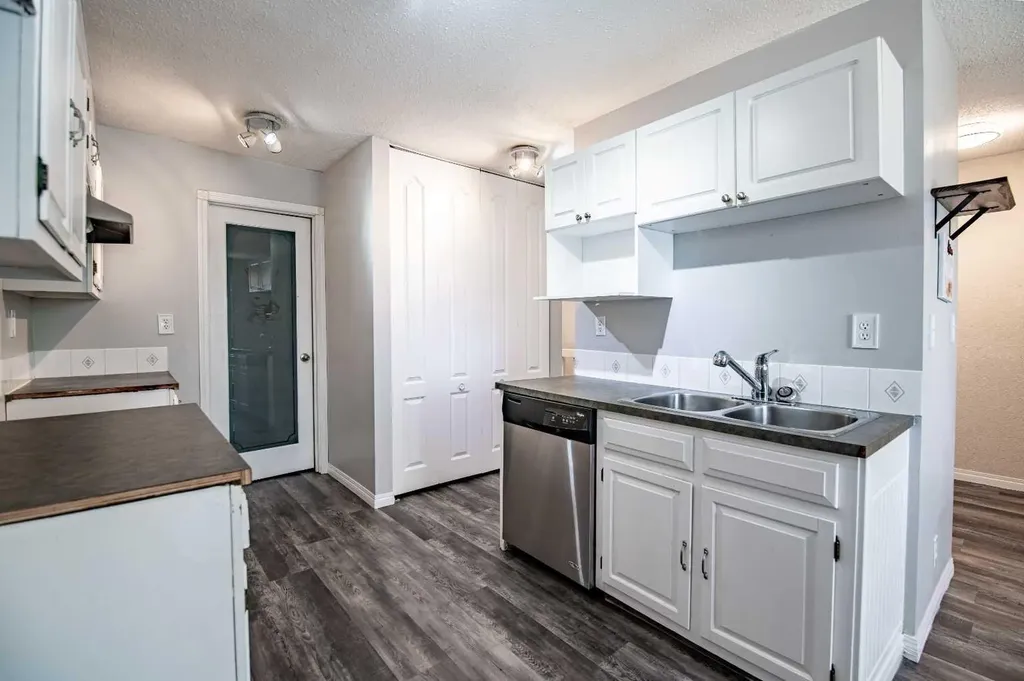 80 Piper Drive Red Deer AB T4P1H8