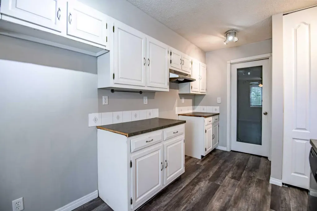 80 Piper Drive Red Deer AB T4P1H8