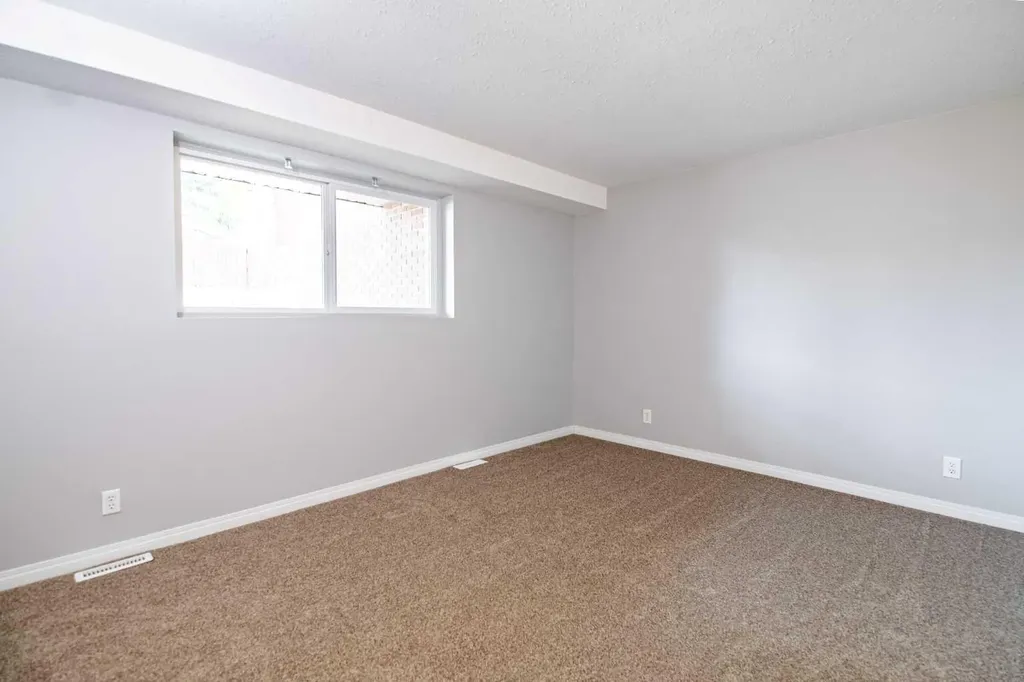 80 Piper Drive Red Deer AB T4P1H8