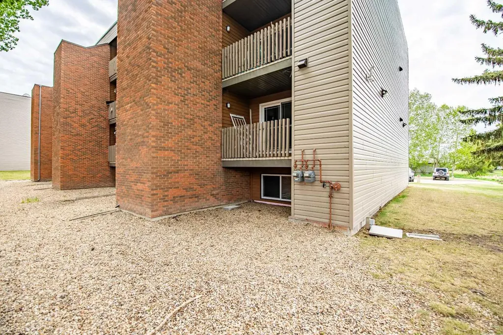80 Piper Drive Red Deer AB T4P1H8