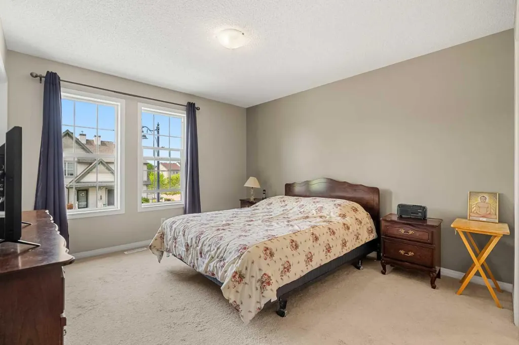 249 Elgin Meadows Park SE Calgary AB T2Z0M4