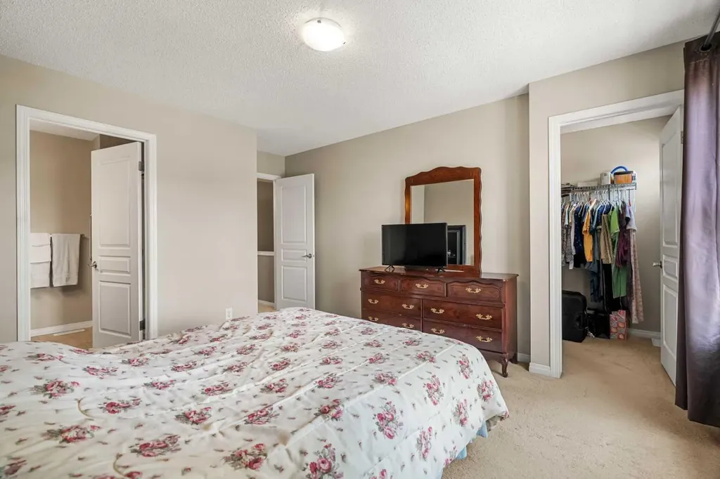 249 Elgin Meadows Park SE Calgary AB T2Z0M4
