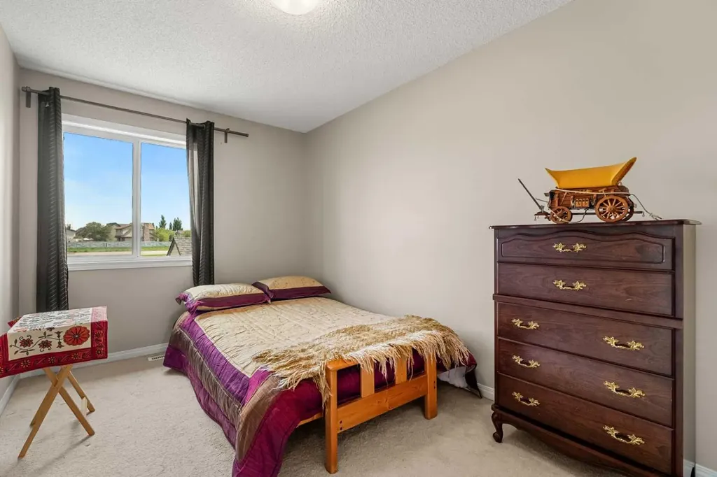249 Elgin Meadows Park SE Calgary AB T2Z0M4