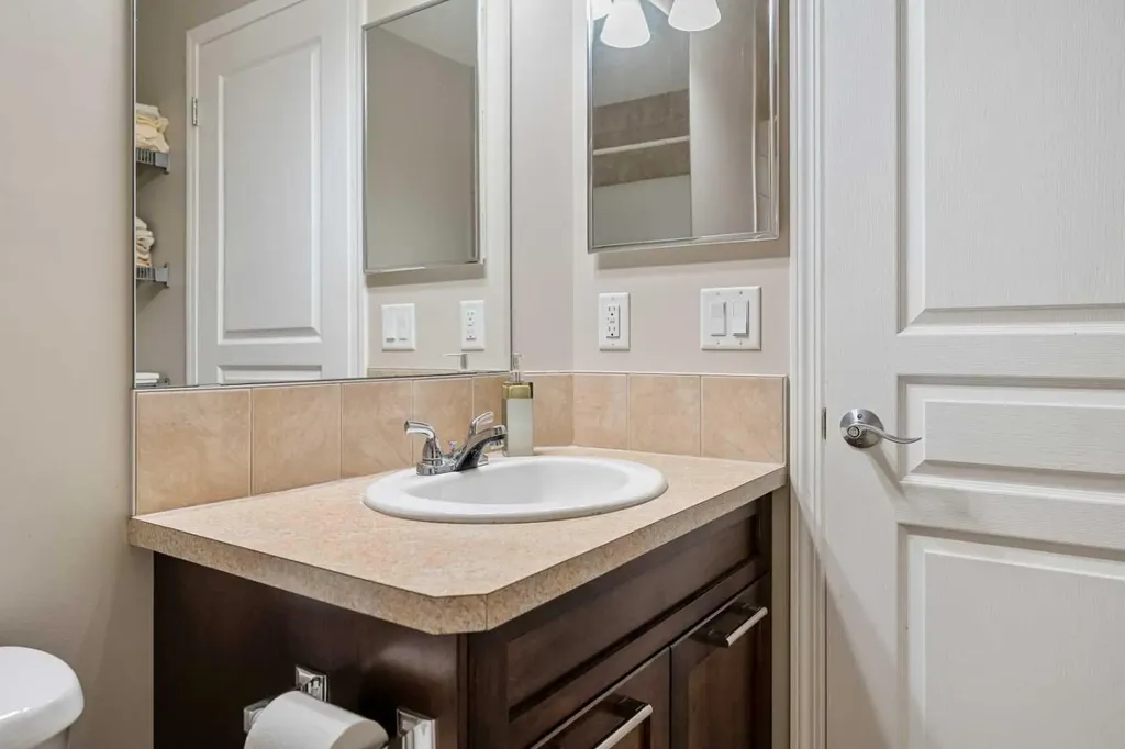 249 Elgin Meadows Park SE Calgary AB T2Z0M4
