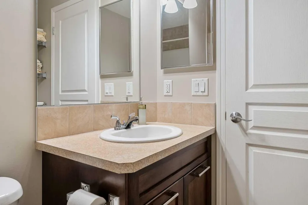 249 Elgin Meadows Park SE Calgary AB T2Z0M4