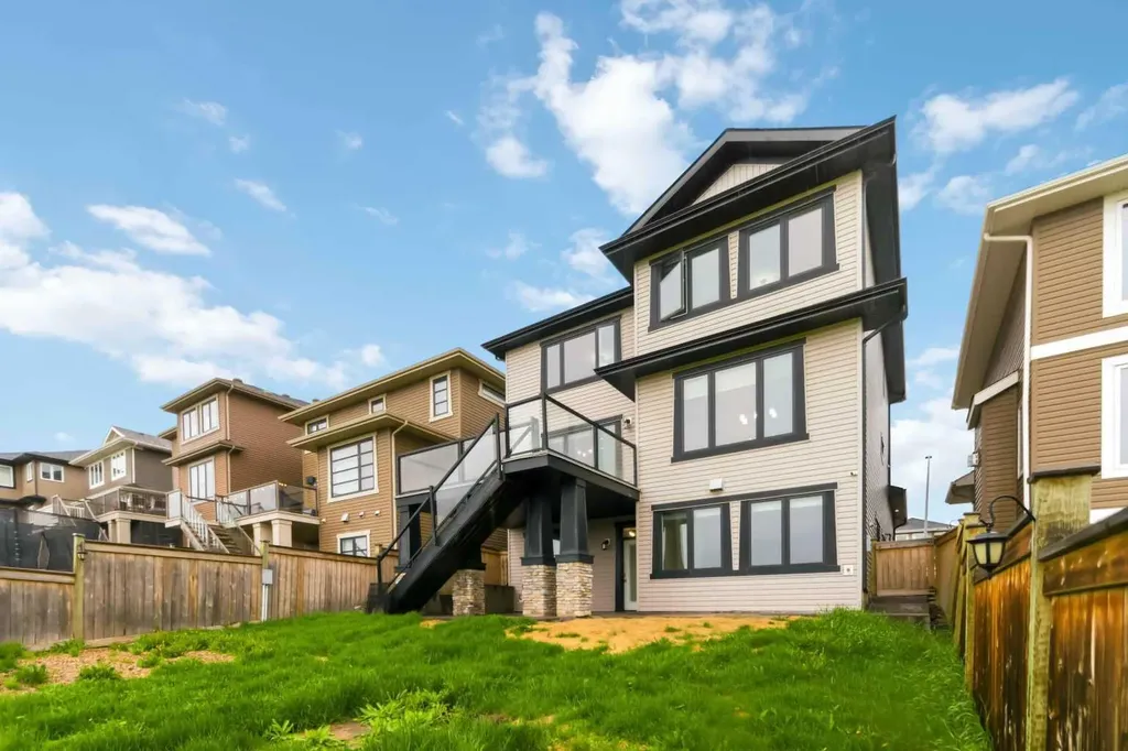 121 Diamondstone Ridge Fort Mcmurray AB T9K 0T8
