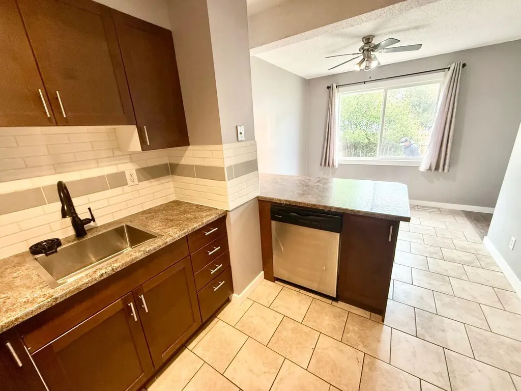 110 Tamarack Avenue Hinton AB T7V1C5