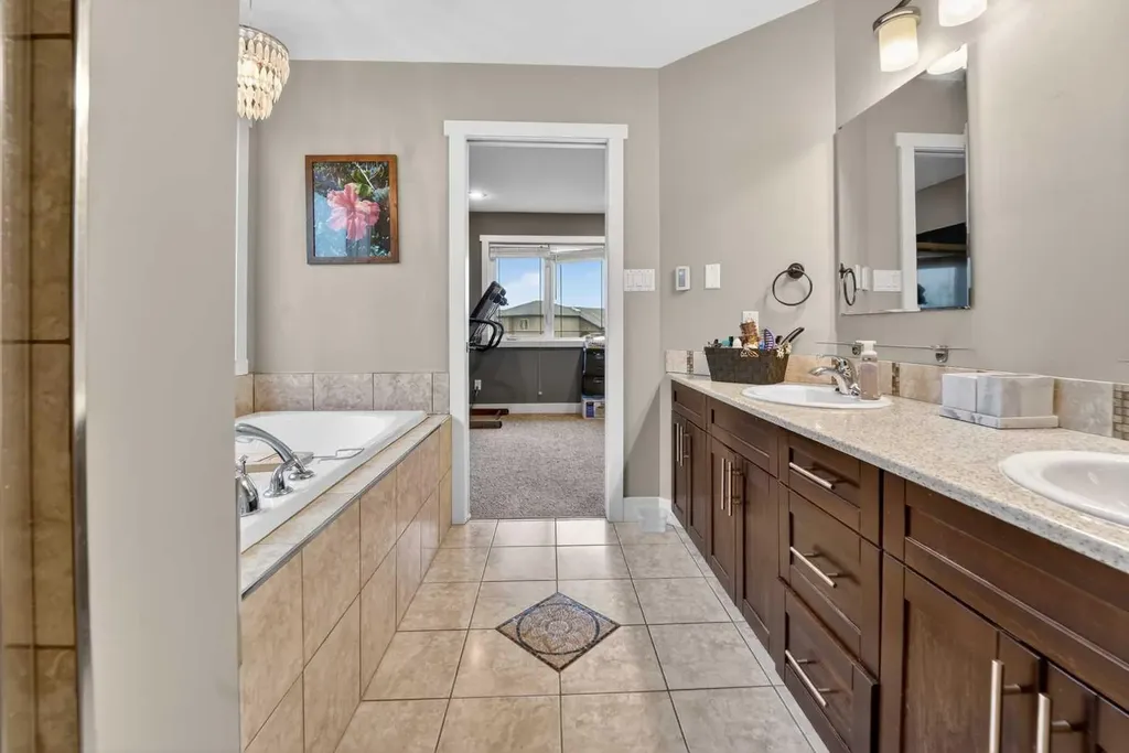 232 Sixmile Common S Lethbridge AB T1K 5S7