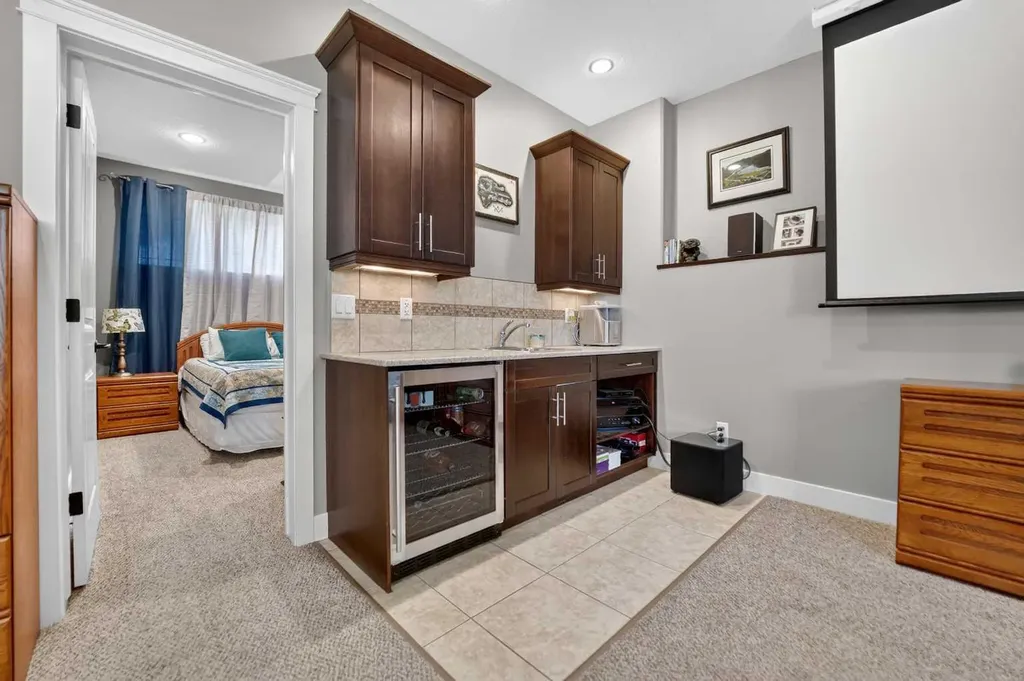 232 Sixmile Common S Lethbridge AB T1K 5S7