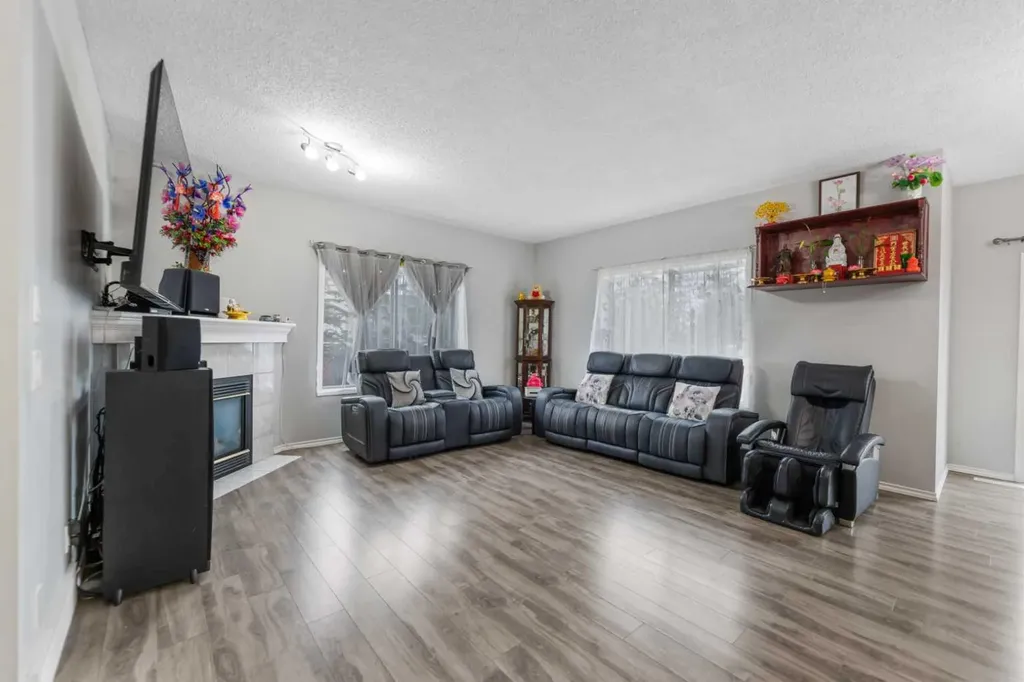 148 Springmere Way Chestermere AB T1X 1P1