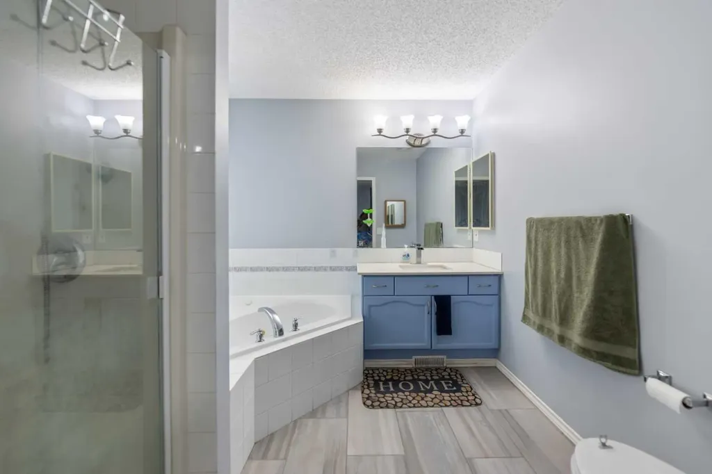 148 Springmere Chestermere AB T1X 1P1
