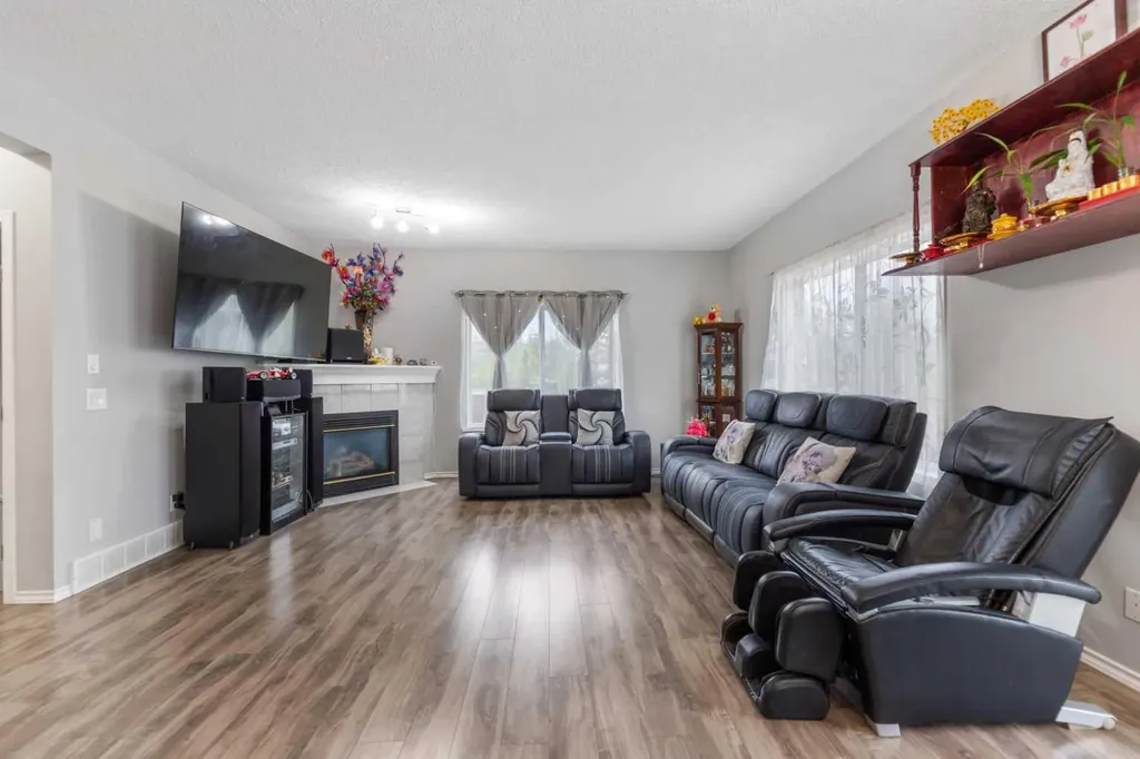 148 Springmere Chestermere AB T1X 1P1