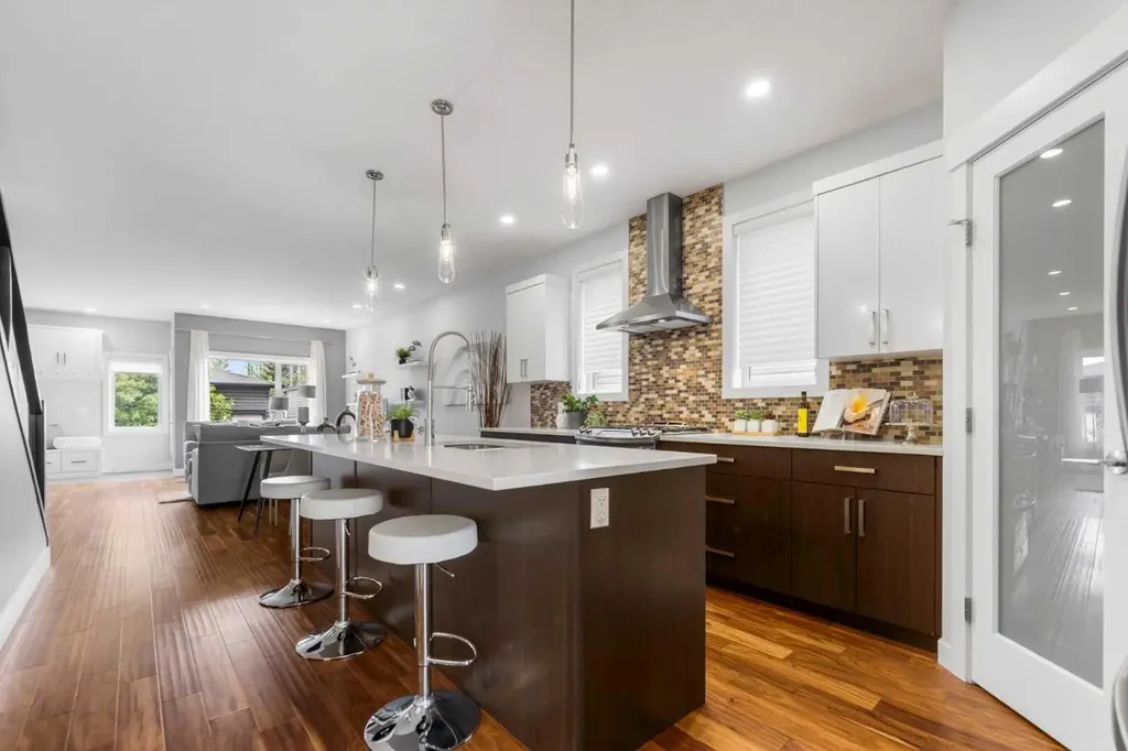 4660 82 Street NW Calgary AB T3B 2P7