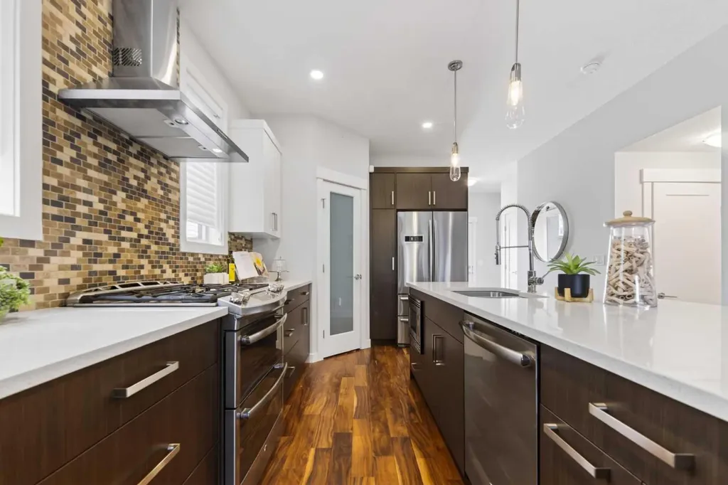 4660 82 Street NW Calgary AB T3B 2P7
