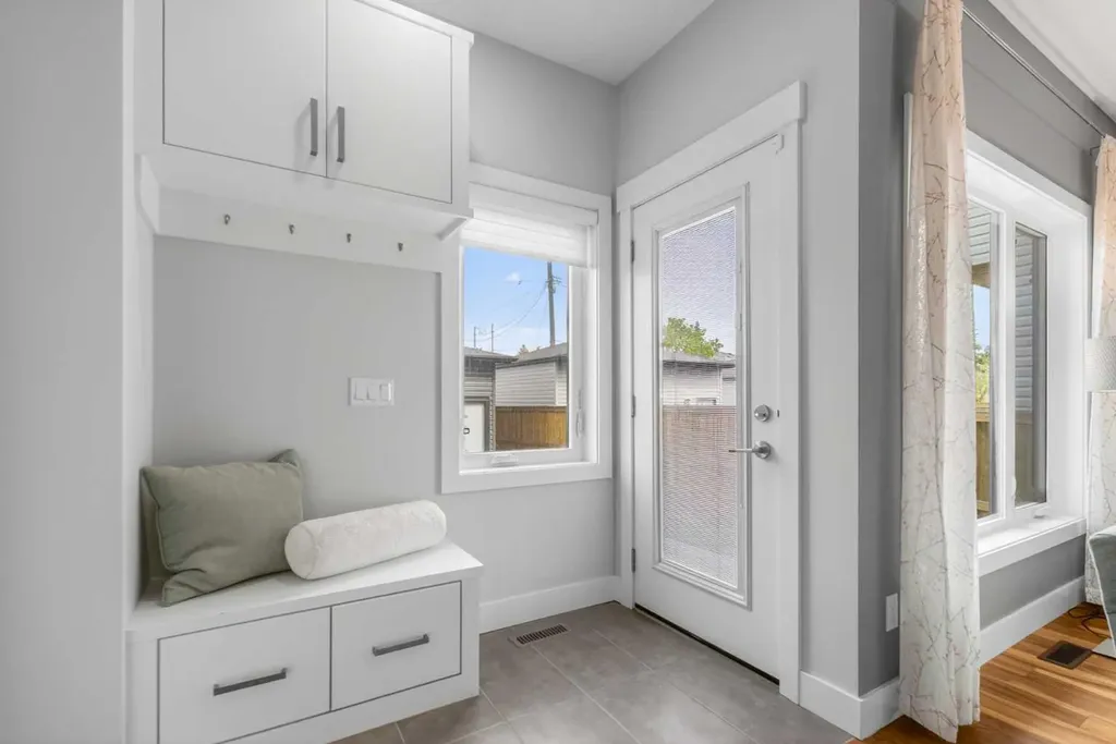 4660 82 Street NW Calgary AB T3B 2P7