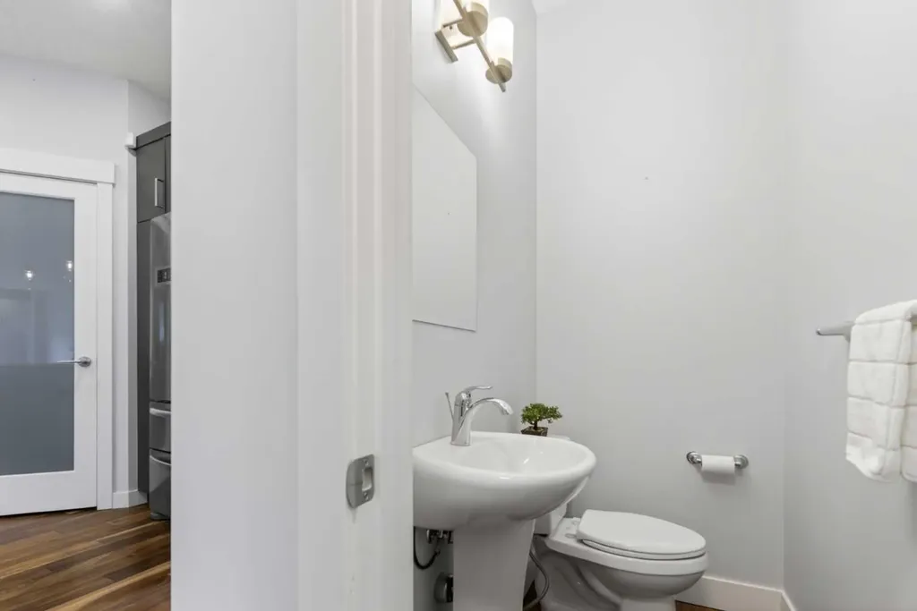 4660 82 Street NW Calgary AB T3B 2P7