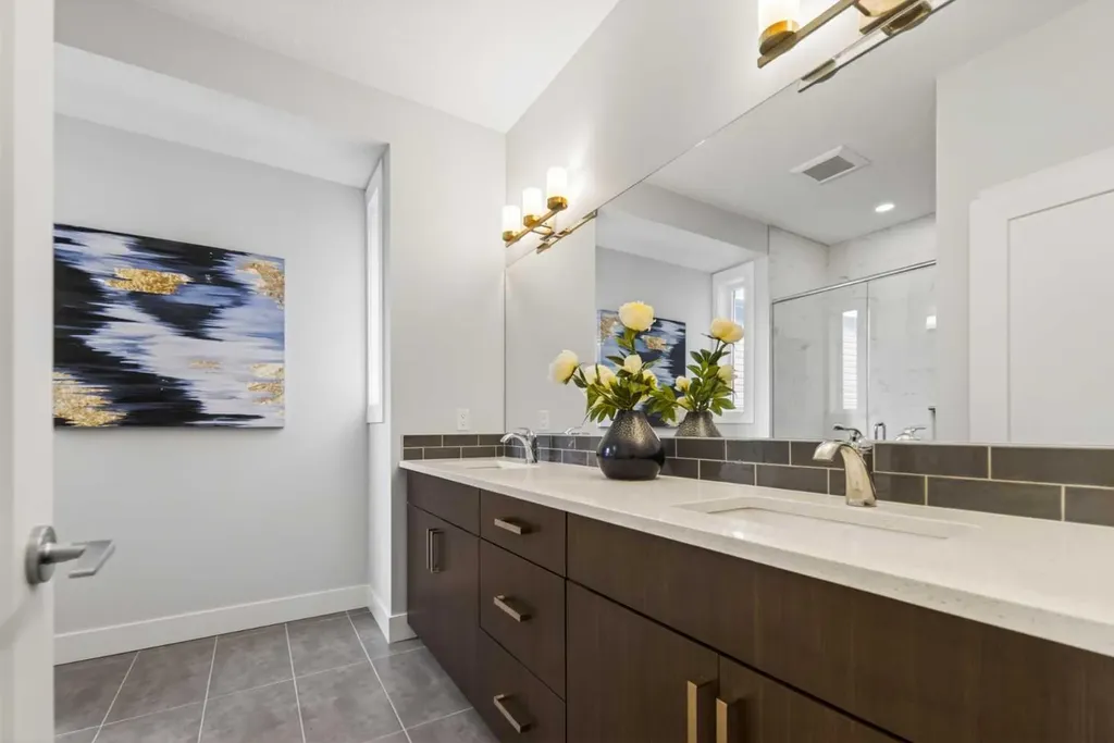 4660 82 Street NW Calgary AB T3B 2P7