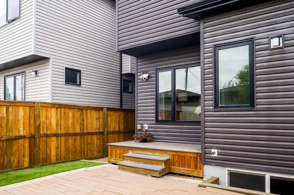 4660 82 Street NW Calgary AB T3B 2P7