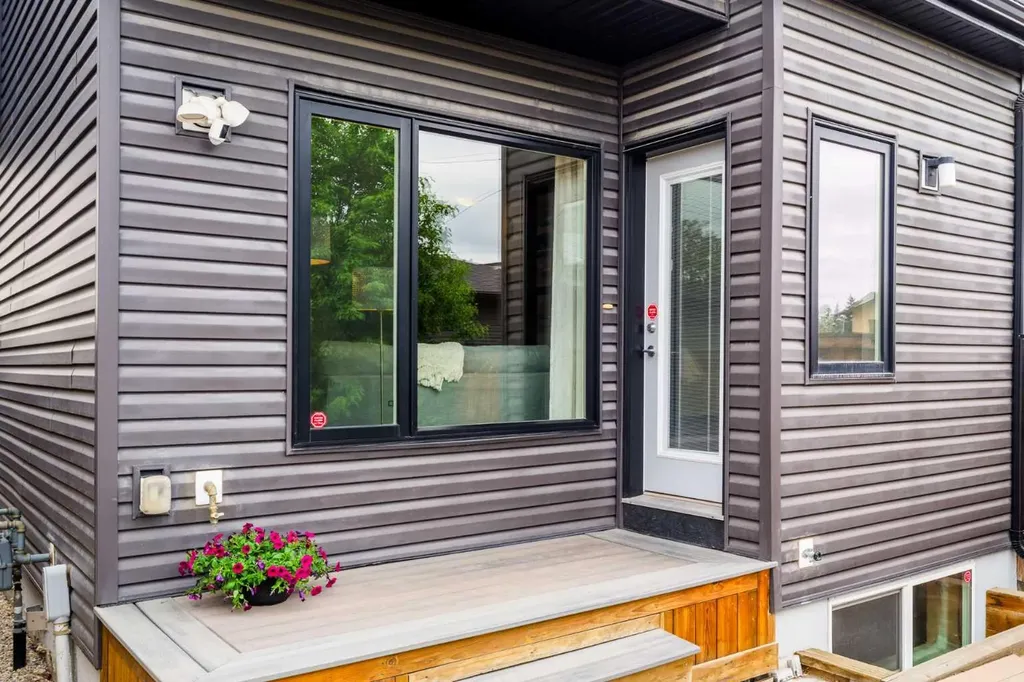 4660 82 Street NW Calgary AB T3B 2P7