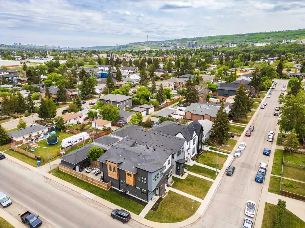 4660 82 Street NW Calgary AB T3B 2P7