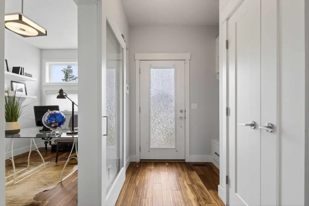 4660 82 Street NW Calgary AB T3B 2P7