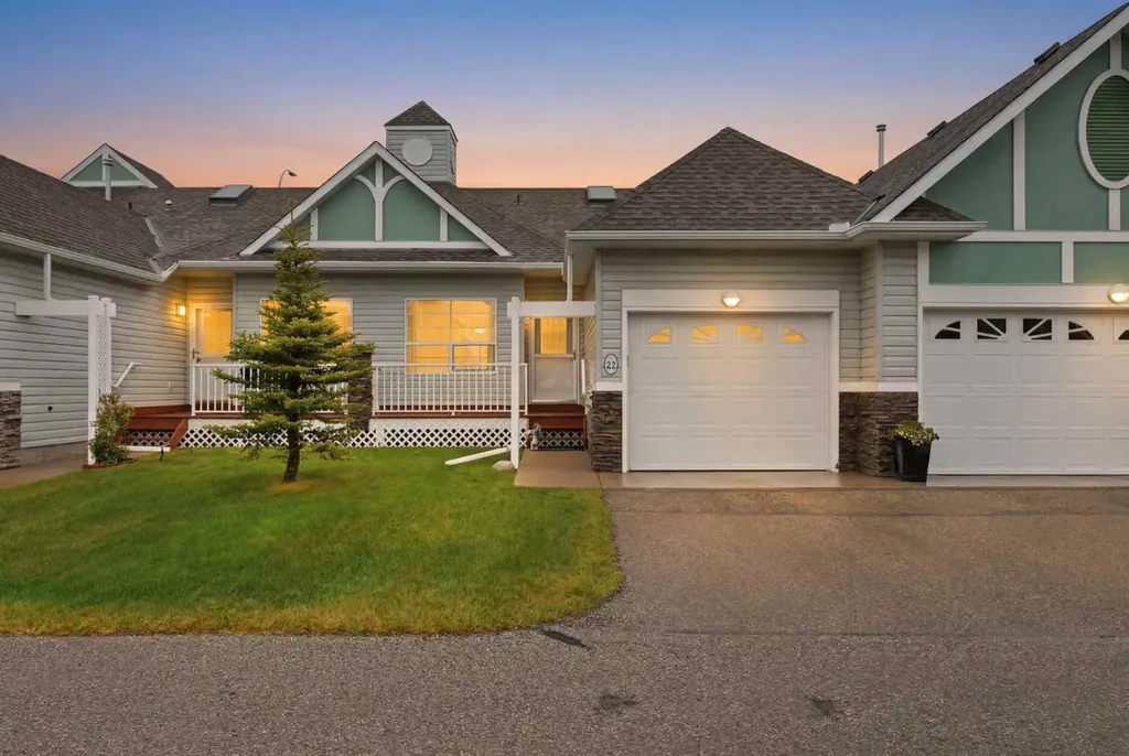 1008 Woodside Way NW Airdrie AB T4B 2T8