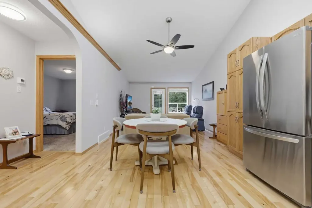 1008 Woodside Way NW Airdrie AB T4B 2T8