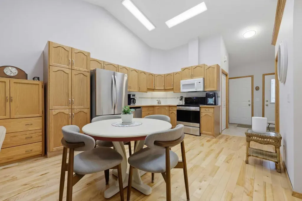 1008 Woodside Way NW Airdrie AB T4B 2T8