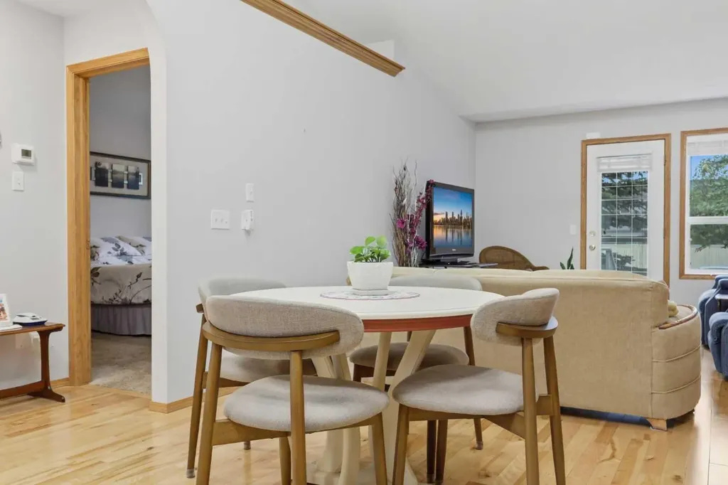 1008 Woodside Way NW Airdrie AB T4B 2T8