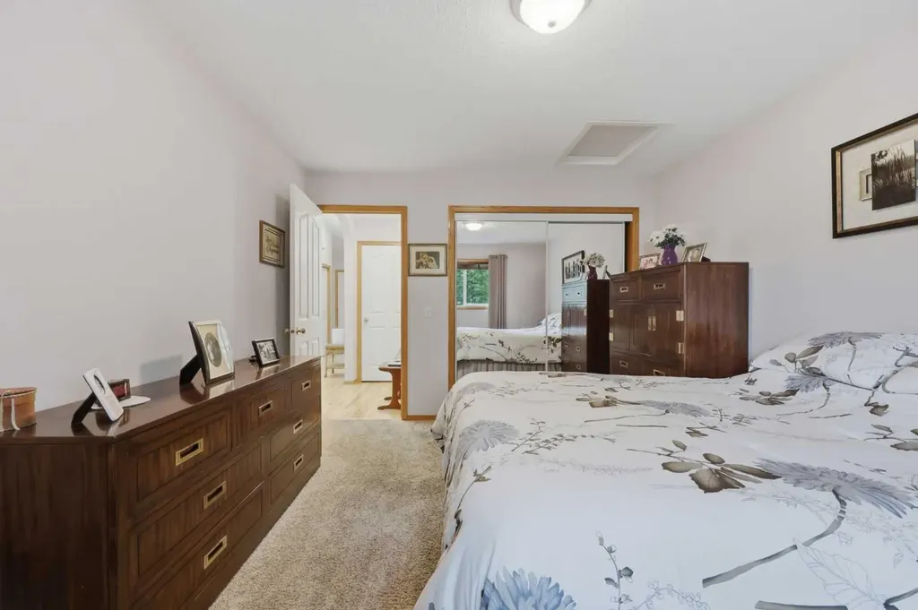 1008 Woodside Way NW Airdrie AB T4B 2T8