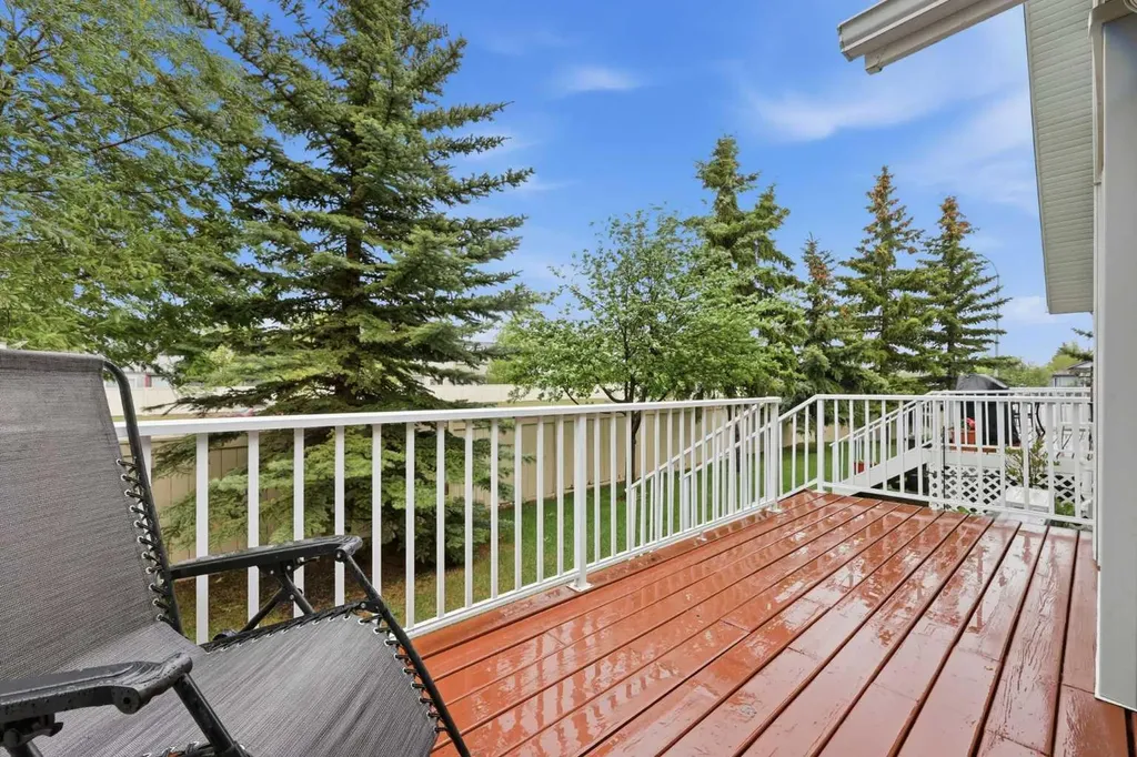 1008 Woodside Way NW Airdrie AB T4B 2T8
