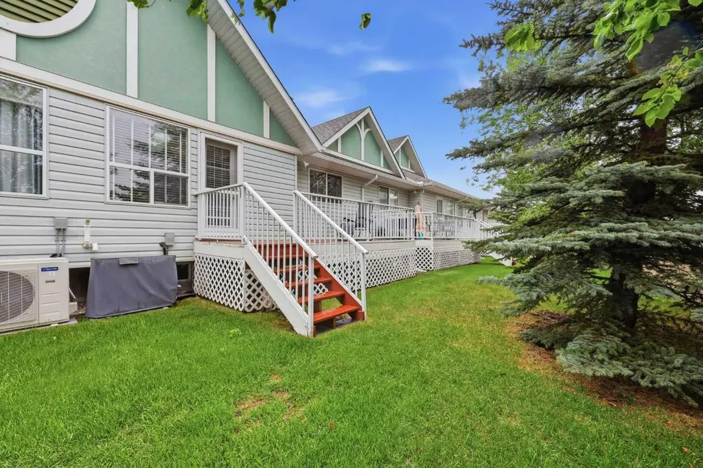 1008 Woodside Way NW Airdrie AB T4B 2T8