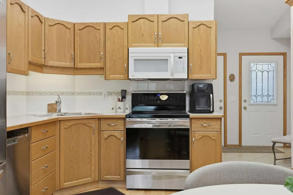 1008 Woodside Way NW Airdrie AB T4B 2T8