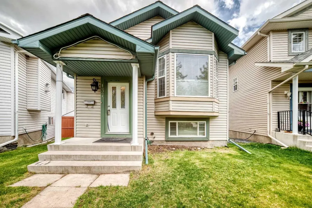137 Erin Meadow Bay SE Calgary AB T2B 3A2