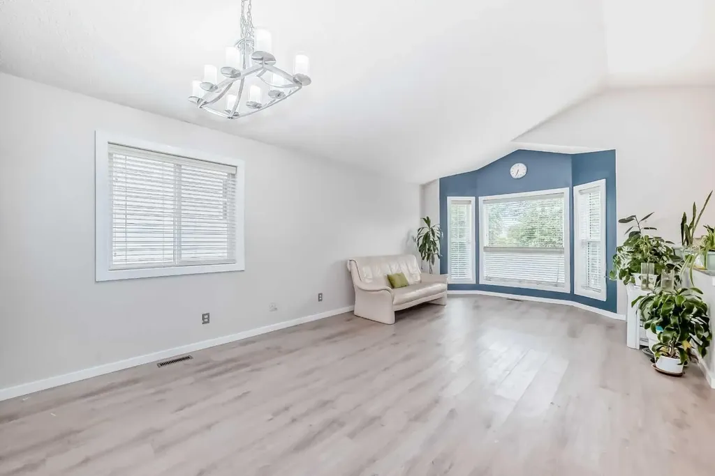 137 Erin Meadow Bay SE Calgary AB T2B 3A2