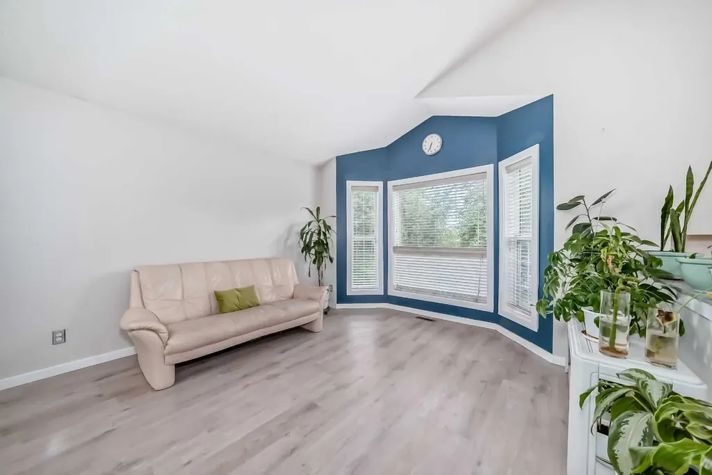137 Erin Meadow Bay SE Calgary AB T2B 3A2