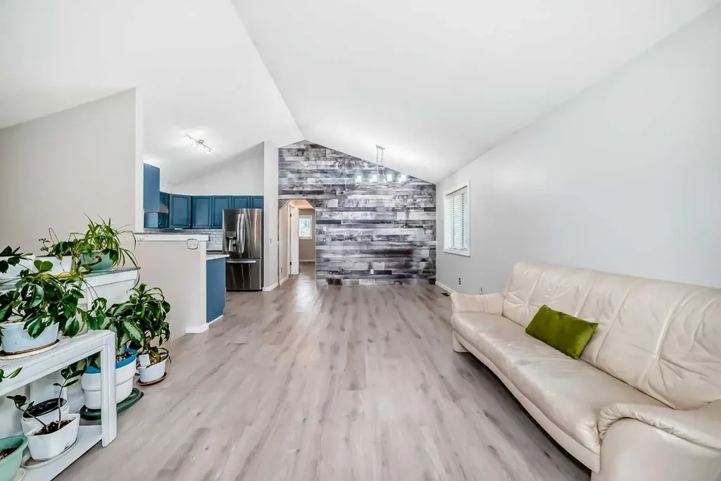 137 Erin Meadow Bay SE Calgary AB T2B 3A2