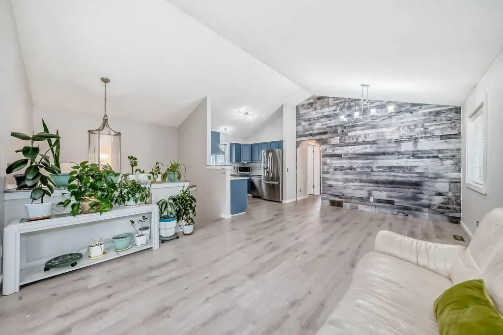 137 Erin Meadow Bay SE Calgary AB T2B 3A2